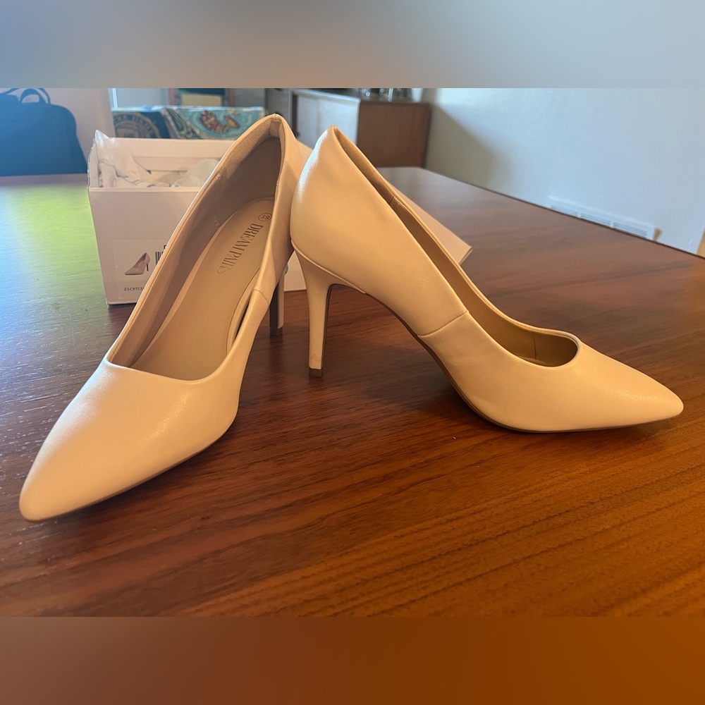 Dream Pairs Nude Pumps